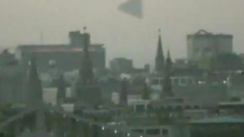 НЛО кръжи над Кремъл (видео)