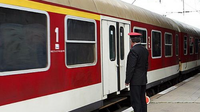 БДЖ пуска допълнителни вагони заради многобройните пътуващи