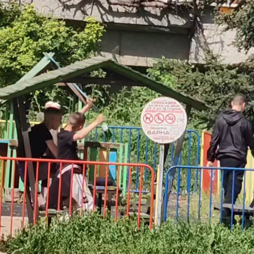 Деградация! Пияни деца потресоха цяла Варна с тези действия ВИДЕО 18+