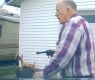 Брутална телефонна измама завърши със смърт: Пенсионер разстреля куриер-пионка ВИДЕО