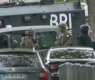 В Париж е страшно: Покрит с експлозиви мъж зове за отмъщение, а полицията ... ВИДЕО