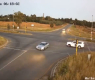 Кървав екшън на кръстовище: Вижте как шофьор оцелява след стрелба от друга кола ВИДЕО