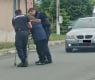 СНИМКА с полицаи и възрастна жена взриви мрежата 