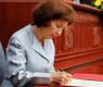 Президентката на РСМ тропна по масата насред скандала: Имам право да...