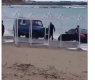 Пияни туристи си джиткаха с кола на плажа, но ето какво се случи ВИДЕО