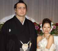 Котоошу се ожени за японско миньонче в Токио навръх Свети Валентин