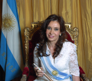 Президентът на Аржентина иска да клонира Меси и Марадона