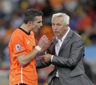 Треньорът на Холандия тушира скандал в отбора