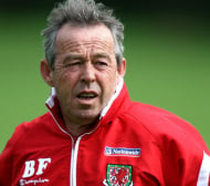 Треньорът на младежите води Уелс срещу България