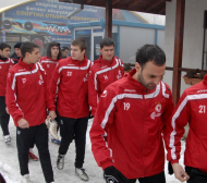 Факли осветиха първата тренировка на ЦСКА в мъглата