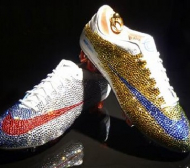 Футболист си поръча обувки с 5000 кристала