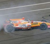 Инцидент във Формула 1, едва извадиха пилот от запален болид