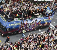 Над 200 хиляди и Шакира празнуваха с Барселона - СНИМКИ и ВИДЕО