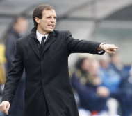 Треньорът на Милан иска само един халф