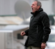 Бивш треньор на Черно море избяга от Македония