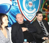 Спартак (Варна) се раздели с треньор и двама футболисти