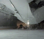 Зала от Олимпиадата в Сараево рухна под снега