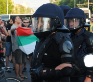 Полицаи с автомати посрещнаха “Левски” в Сараево