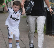 Щракнаха сина на Рууни с екип на Реал (Мадрид)