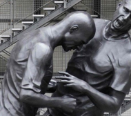Ударът на Зидан срещу Матераци обезсмъртен на паметник