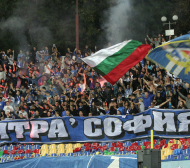Бой в Разград, държат фенове на “Левски” пред стадиона