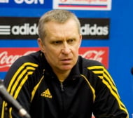 Треньор на Арсенал пое тима на Ивелин Попов