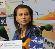 Илиана Раева отвърна на Стойчев: Не е лесно да са парашутист!