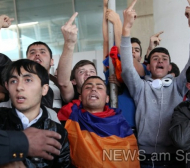 Среден пръст за националите в Ереван (Ексклузивни снимки)