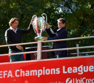 Капело и Пирес показаха трофея от Шампионската лига (СНИМКИ)