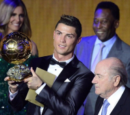 Официално: Кристиано Роналдо взе &quot;Златната топка&quot; (ВИДЕО)