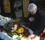 Много сълзи на погребението на Георги Славков (СНИМКИ)