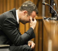 Писториус плаче в съда