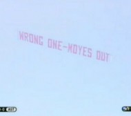 Поискаха оставката на Мойс от самолет