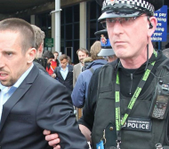 Полиция изведе Рибери от летището в Манчестър