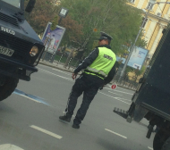 БЛИЦ-ОЧЕВИДЕЦ: Левскари с качулки атакуваха полицаи 