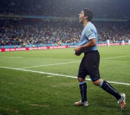 Очаквано Суарес номер 1 в мача Уругвай - Англия