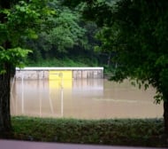 Стадионът в Дебелец изчезна след водното бедствие (СНИМКИ)