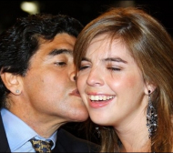 Дъщерята на Марадона в шок след слух за участие в порно