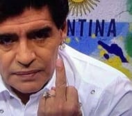 Марадона избухна със среден пръст и &quot;беден глупак&quot;