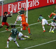 Холандия - Мексико 2:1, срещата по минути