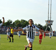 Камбуров се завърна с гол и победа за Локомотив (Пловдив)
