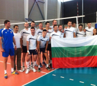 Министър Раданова подари трибагреник на волейболистите (СНИМКИ)
