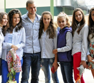 Футболистите на Берое зарадваха учениците в Стара Загора (СНИМКА)