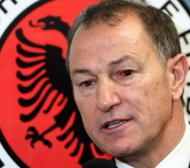 Зловещо: Заглушават телефона на албанския треньор