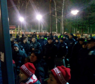 Полицията едва удържа озверели фенове на ЦСКА 