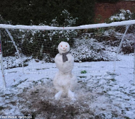 Ван Перси се забавлява със снежен човек