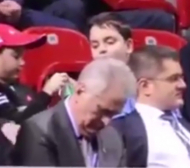 Заспа ли сръбският президент на мач на Джокович? (ВИДЕО) 