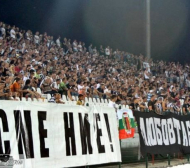 Фенове на Локо (Пд) нахлули на терена след загубата от Черно море (ВИДЕО 18+)