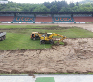Усилен труд на Градския стадион в Ловеч (СНИМКИ)