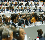 Подновиха конгреса на ФИФА, няма бомба 